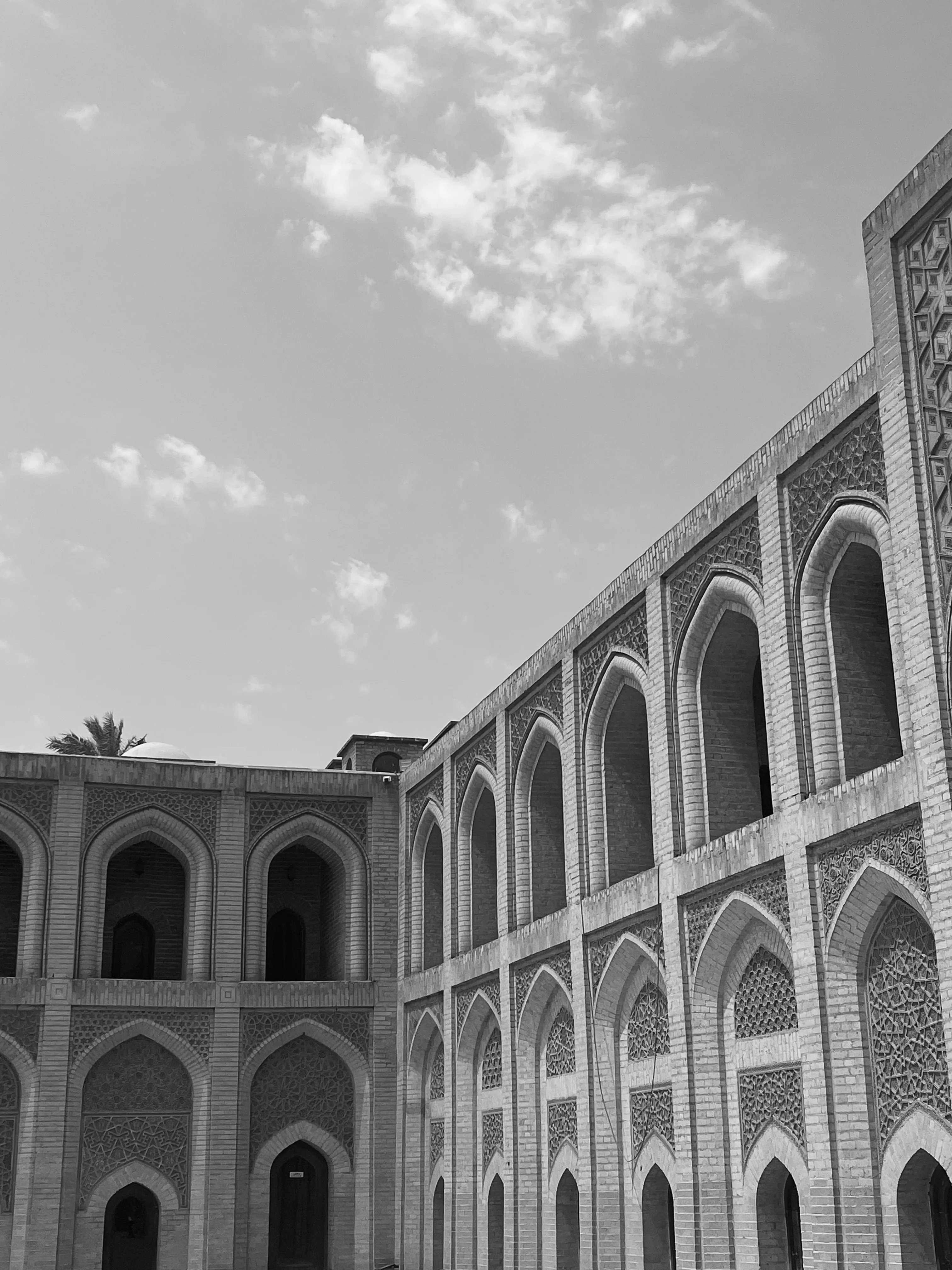 Black and white photo of Mustansiriya School in Baghdad